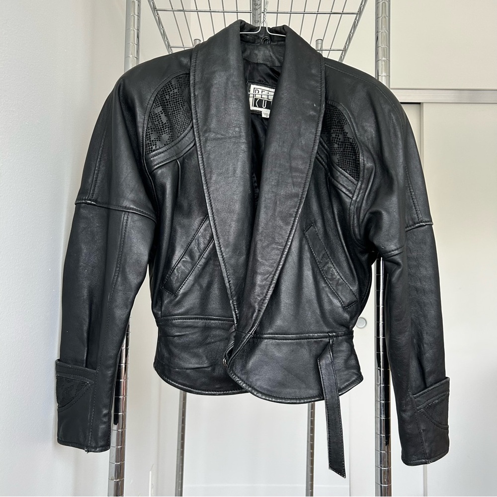 Cropped leather jacket with shoulder pads